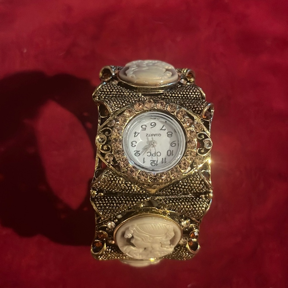 Vintage opc golden cameo watch bracelet